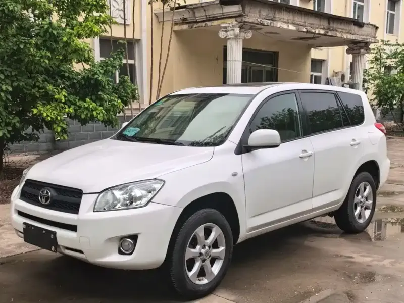 Toyota RAV4, 2011