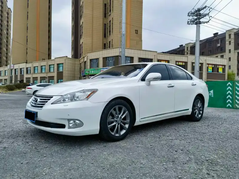 Lexus ES, 2011