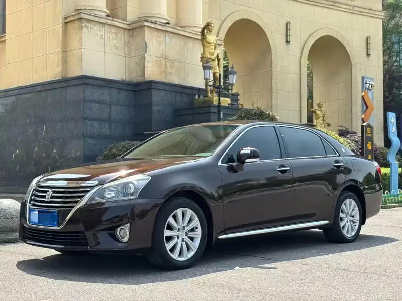 Toyota Crown, 2013
