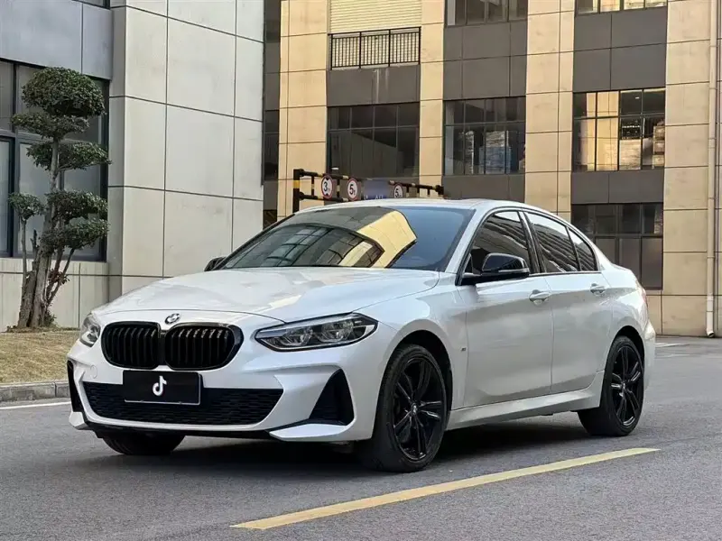 BMW 1 Series, 2022
