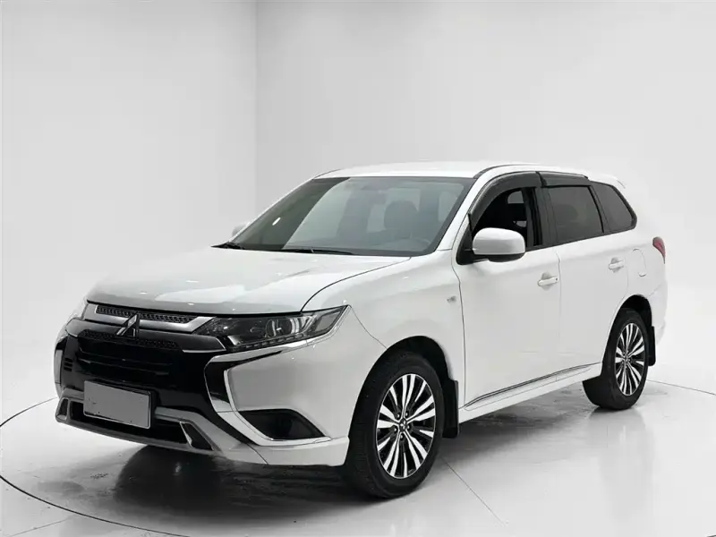 Mitsubishi Outlander, 2022