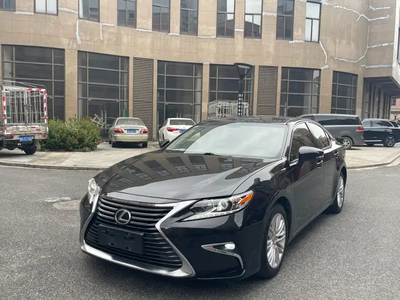 Lexus ES, 2016