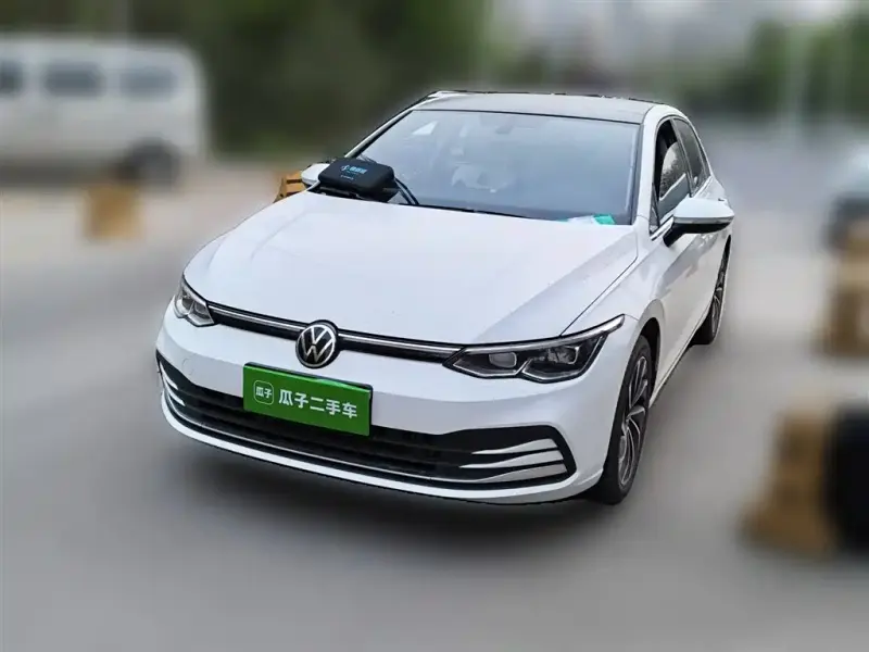 Volkswagen Golf, 2024