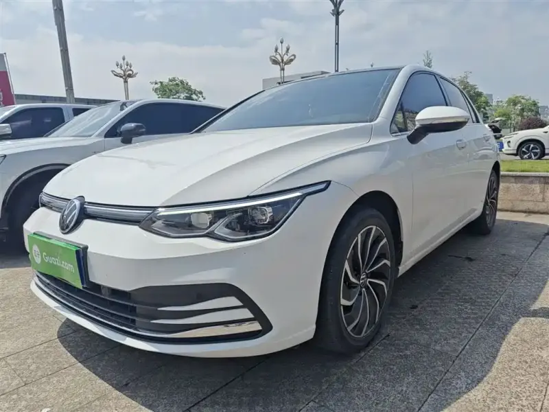 Volkswagen Golf, 2024