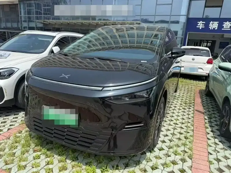 XPeng X9, 2025