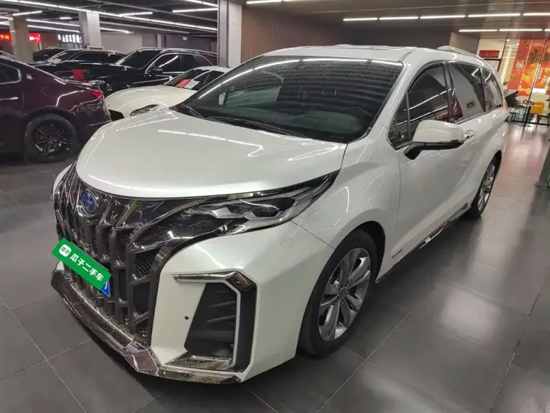 Toyota Sienna, 2024