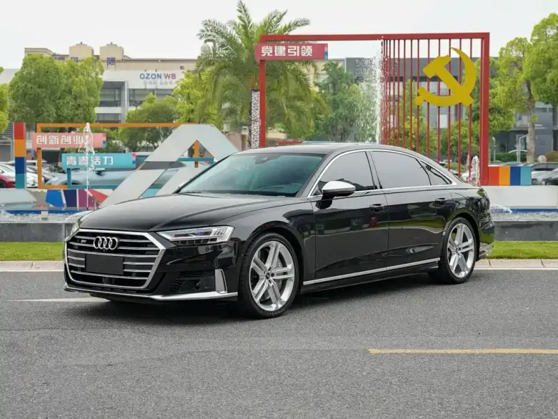 Audi S8, 2022