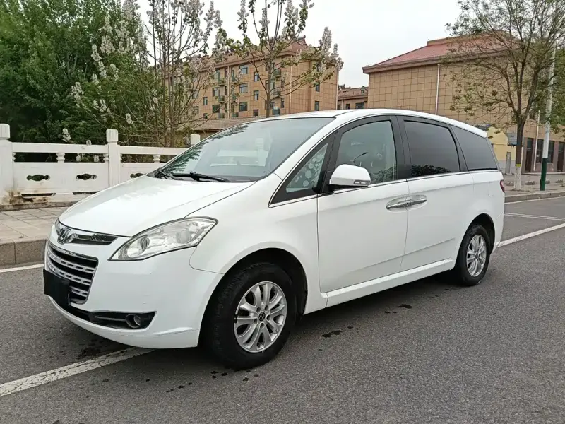 Luxgen Big 7 MPV, 2015