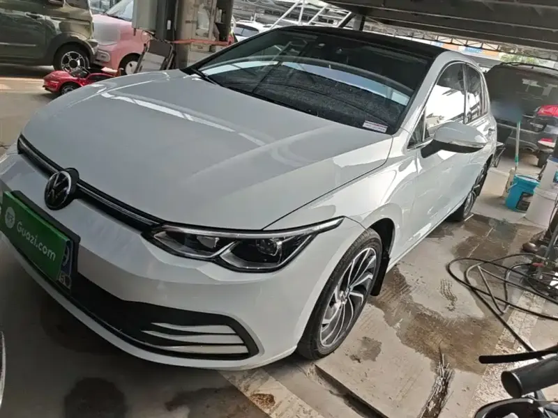 Volkswagen Golf, 2022