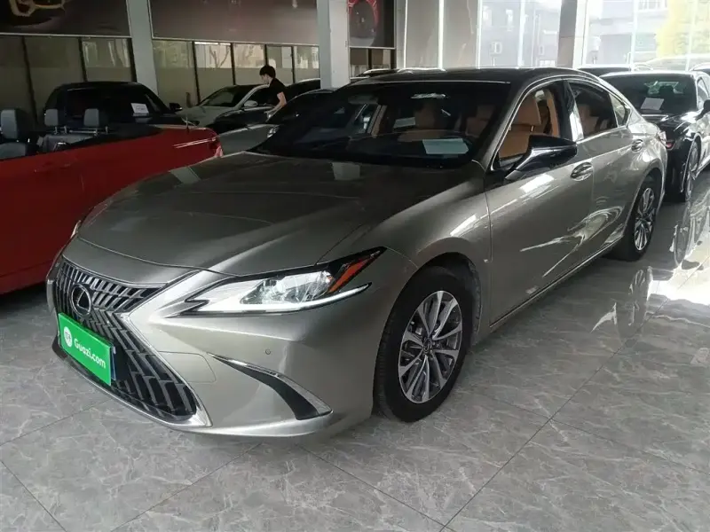 Lexus ES, 2023