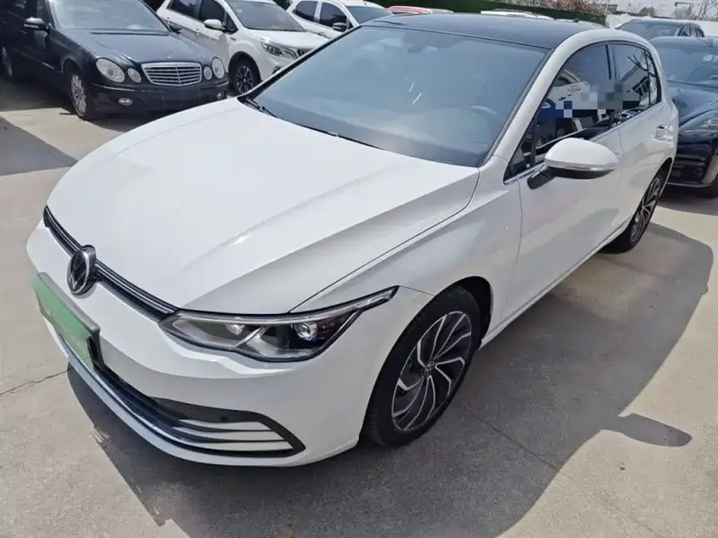 Volkswagen Golf, 2022