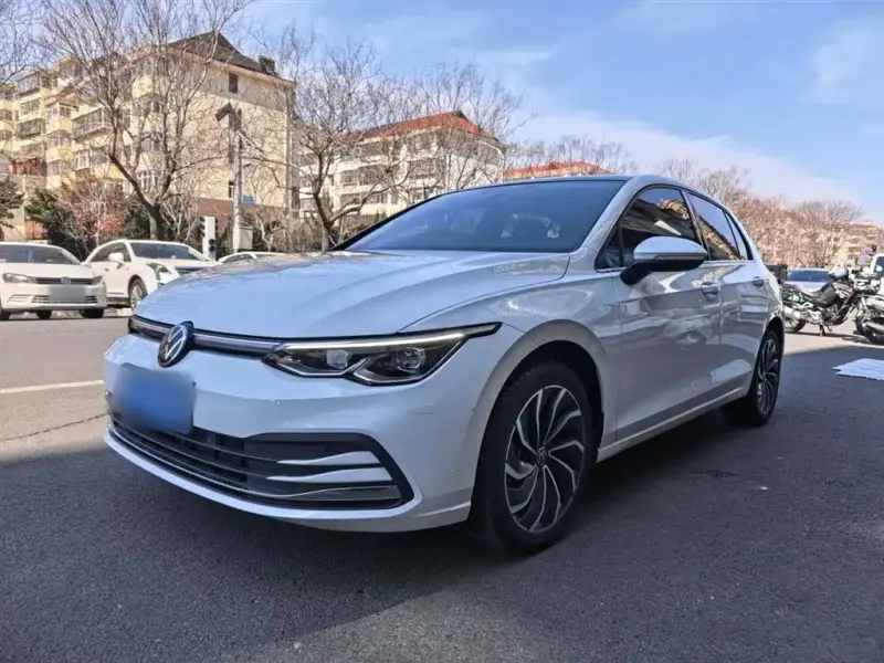 Volkswagen Golf, 2024