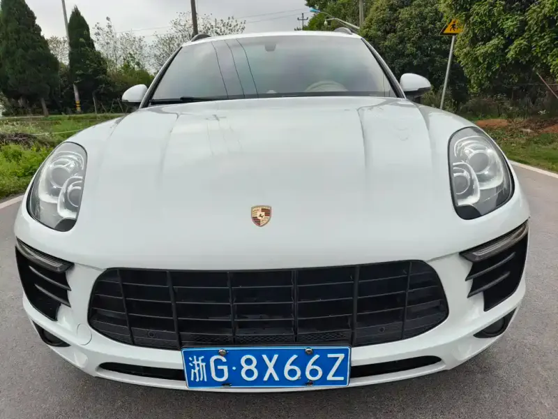 Porsche Macan, 2015