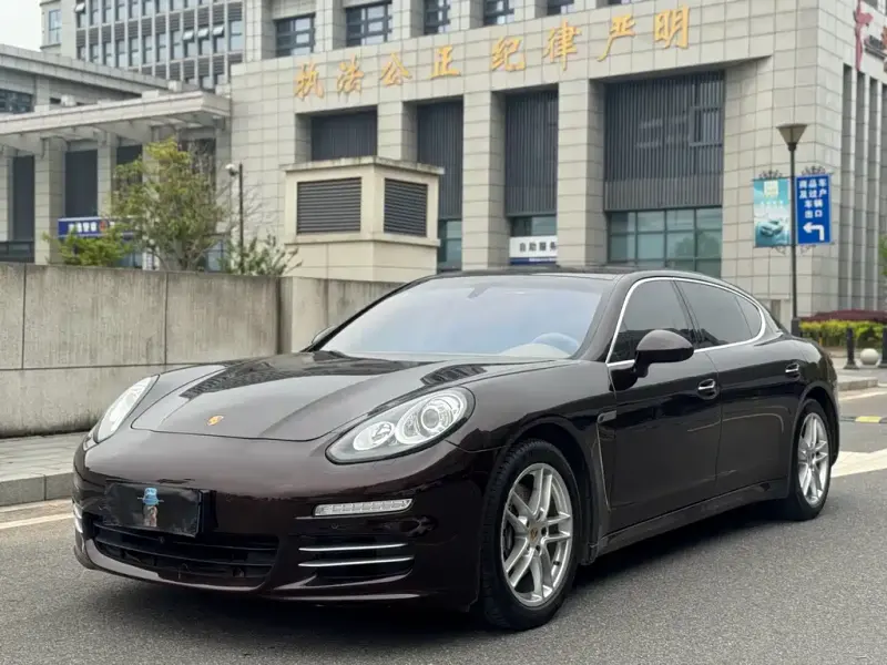 Porsche Panamera, 2015