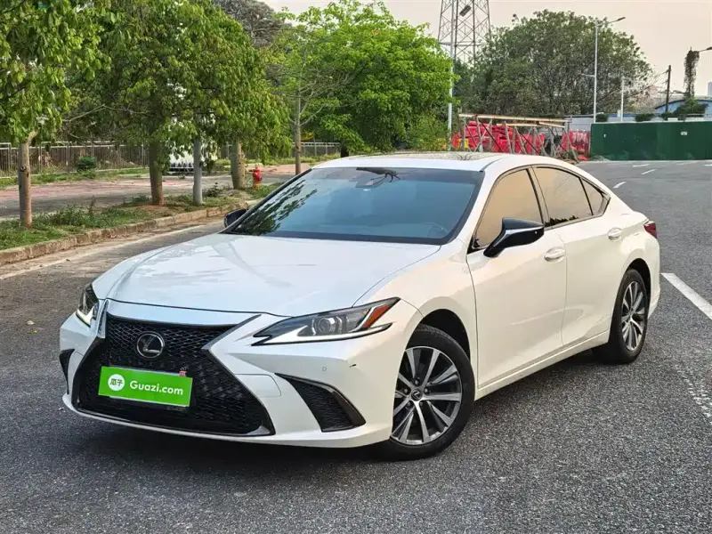 Lexus ES, 2021