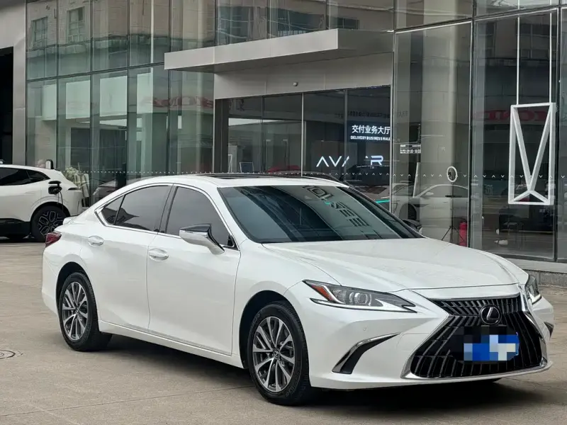 Lexus ES, 2024