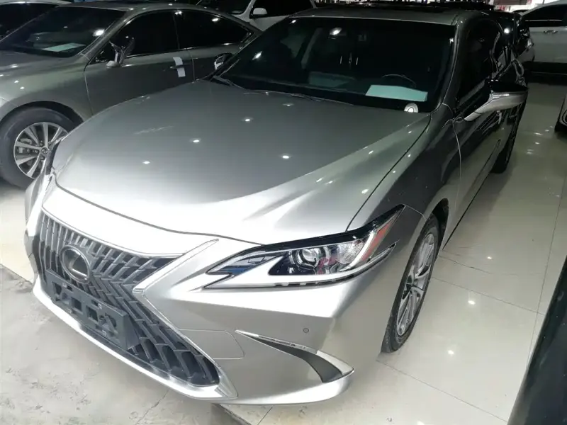 Lexus ES, 2022