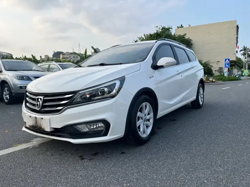 Baojun 310W, 2017