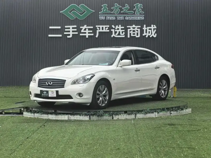 Infiniti M, 2013