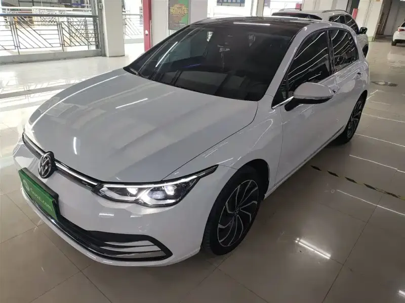 Volkswagen Golf, 2022