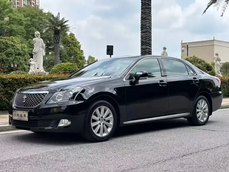 Toyota Crown, 2011
