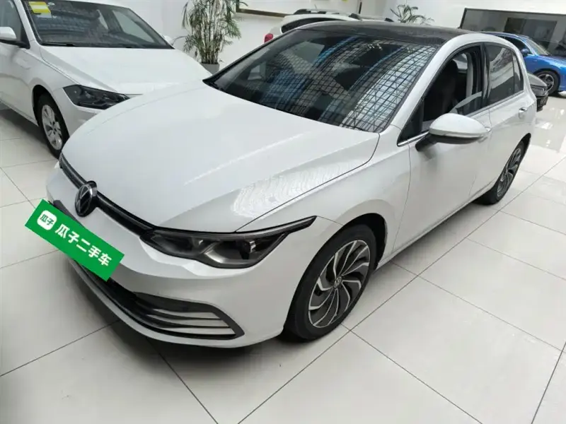 Volkswagen Golf, 2023
