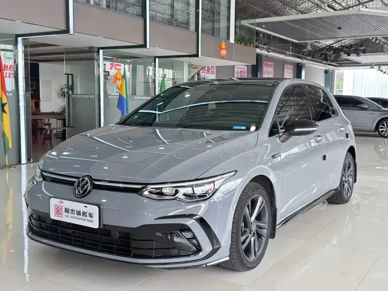 Volkswagen Golf, 2023