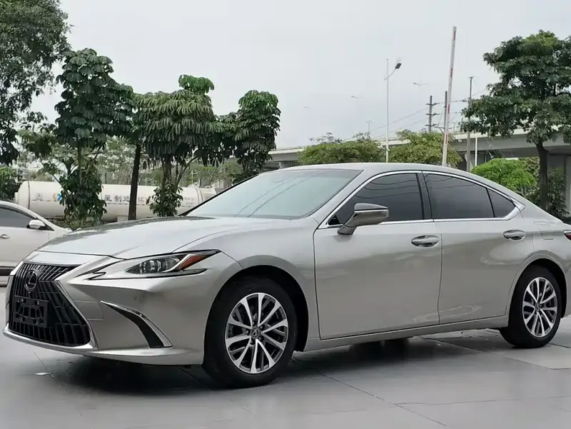 Lexus ES, 2023