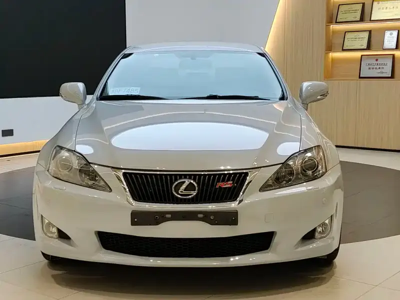 Lexus IS, 2010