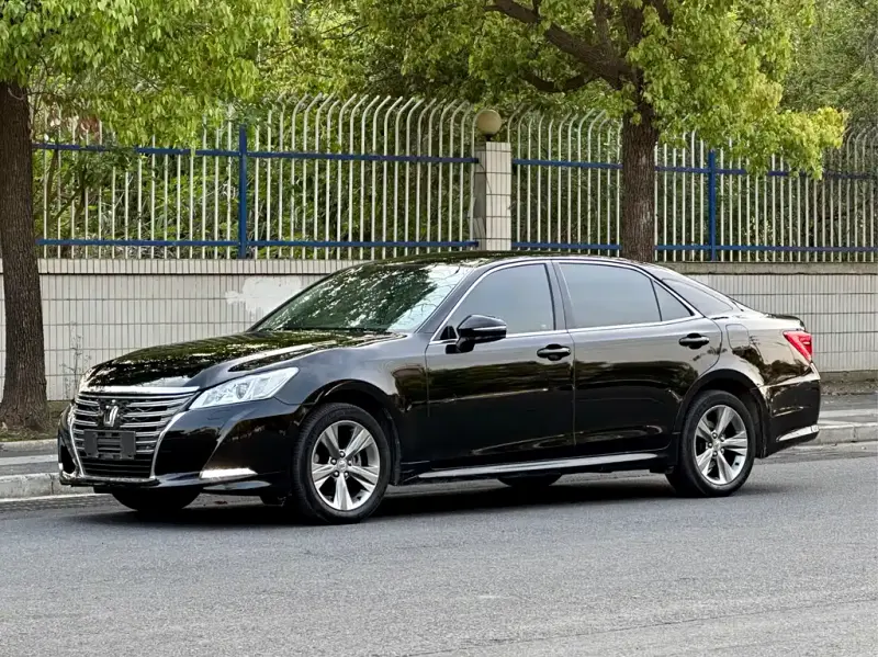 Toyota Crown, 2016