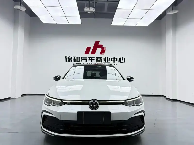Volkswagen Golf, 2024