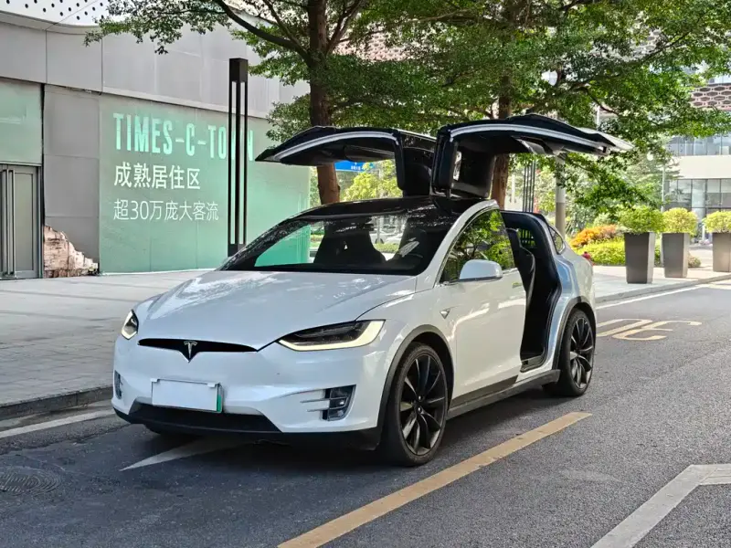 Tesla Model X, 2017