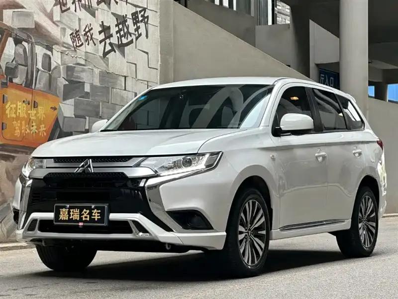 Mitsubishi Outlander, 2023