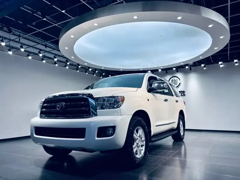 Toyota Sequoia, 2016
