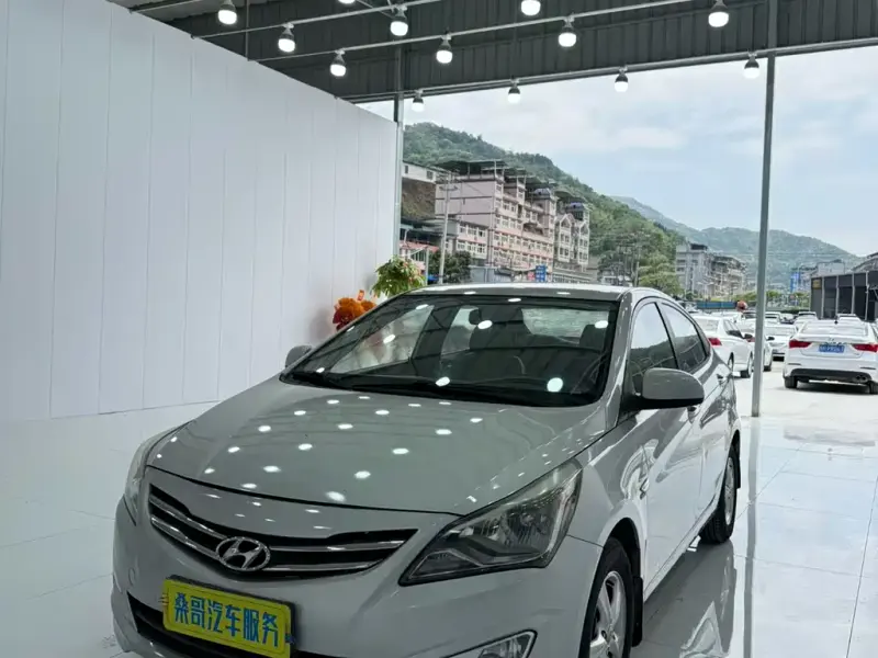 Hyundai Verna, 2015