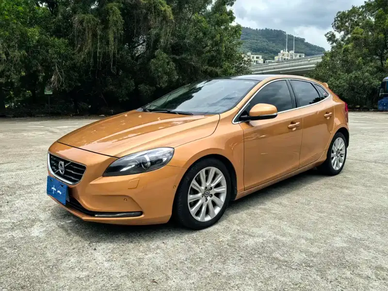 Volvo V40, 2014