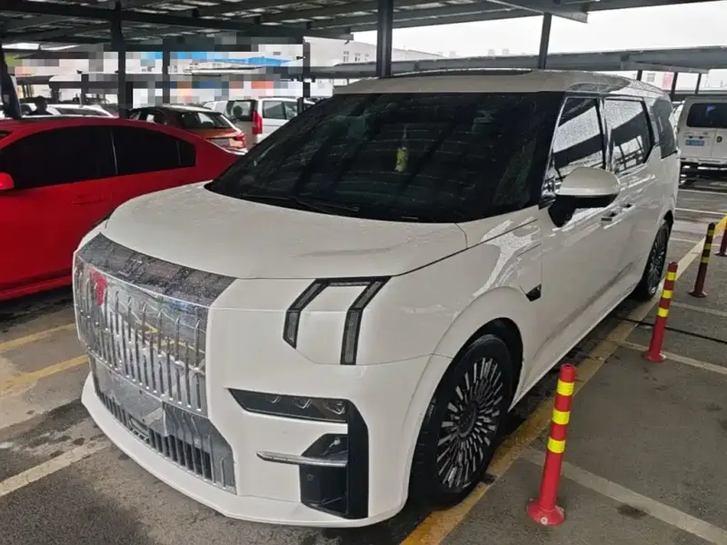 Zeekr 009, 2023