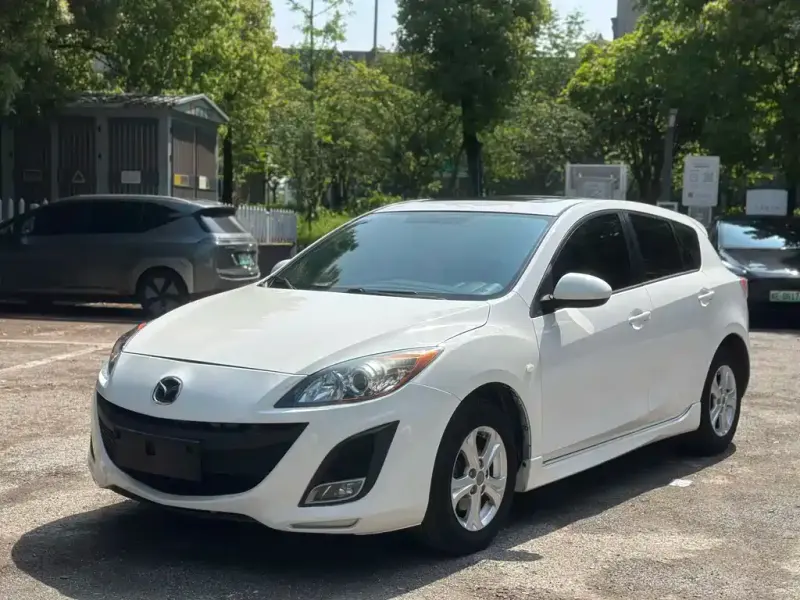 Mazda 3 Xingcheng, 2013
