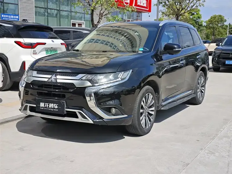 Mitsubishi Outlander, 2022