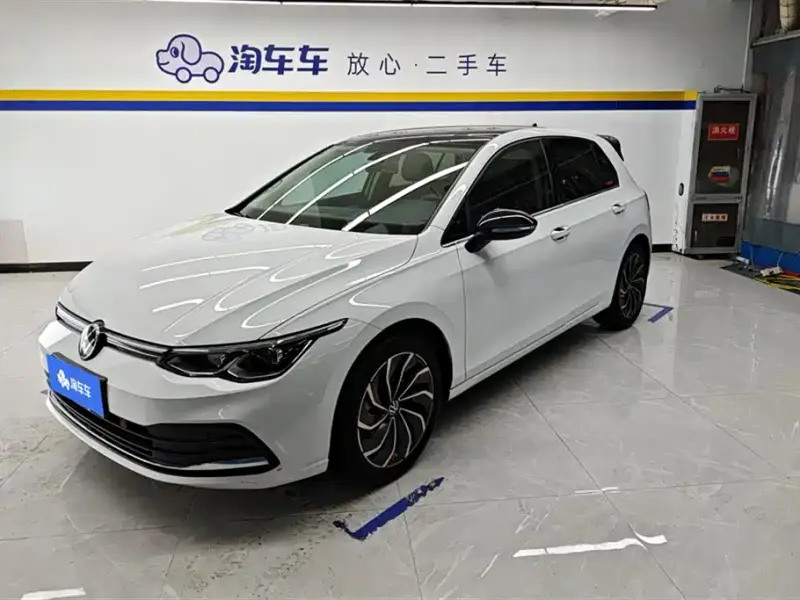 Volkswagen Golf, 2024
