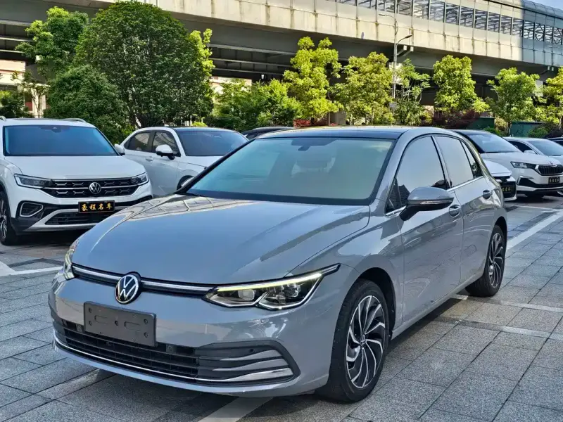 Volkswagen Golf, 2022