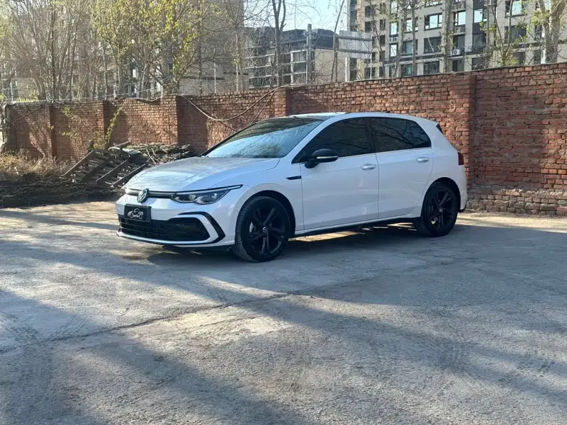 Volkswagen Golf, 2023