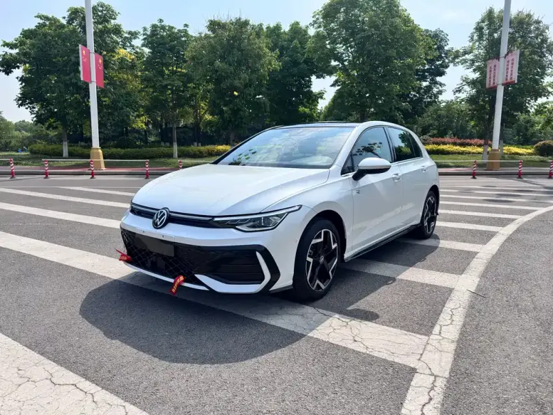 Volkswagen Golf, 2025
