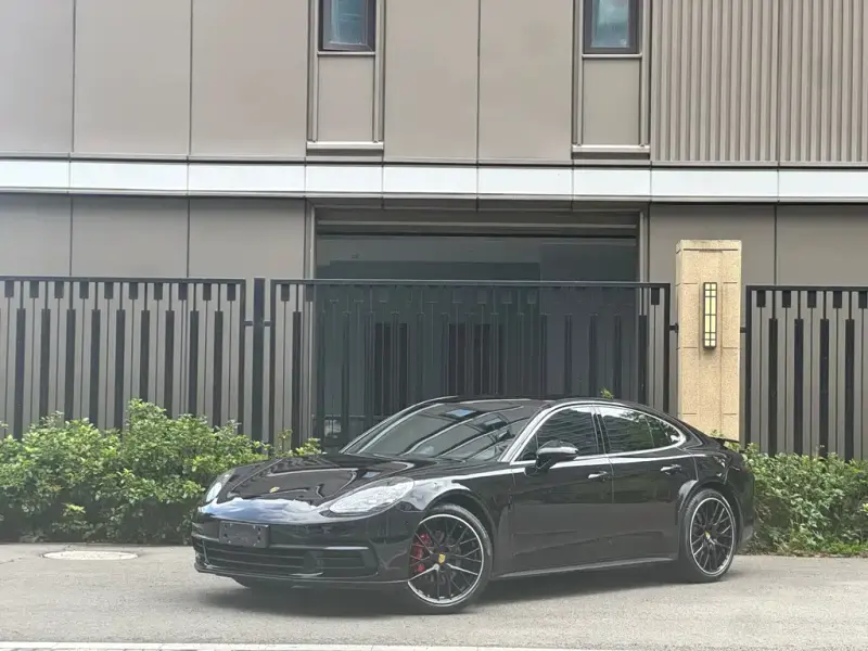Porsche Panamera, 2018
