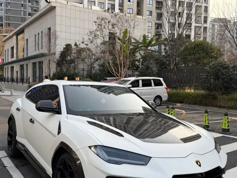 Lamborghini Urus, 2024
