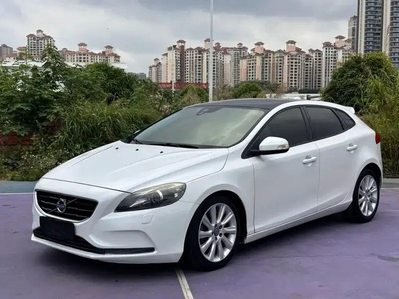 Volvo V40, 2015