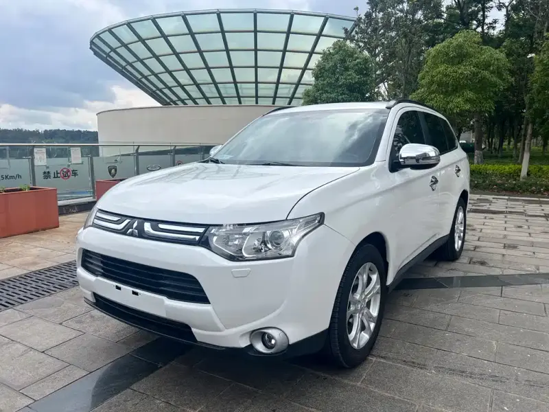 Mitsubishi Outlander (Import), 2013