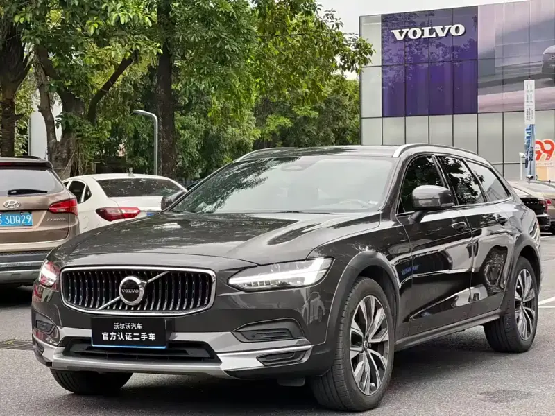 Volvo V90, 2022