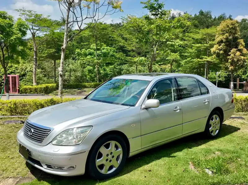 Lexus LS, 2004