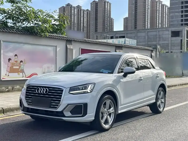 Audi Q2L, 2021